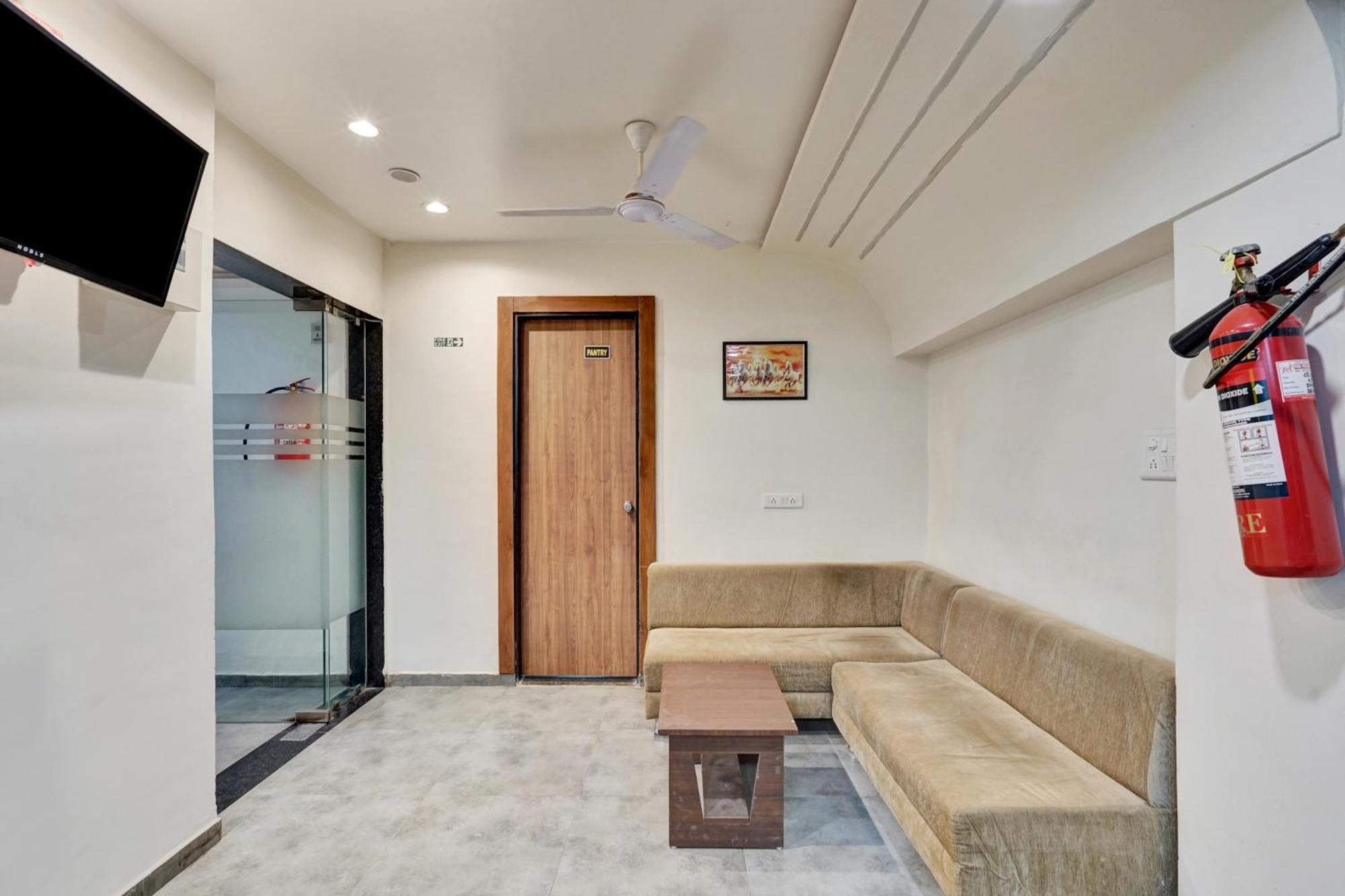 Super Collection O Kudasan Gandhinagar Formerly Hotel Royal Mansion Exterior photo