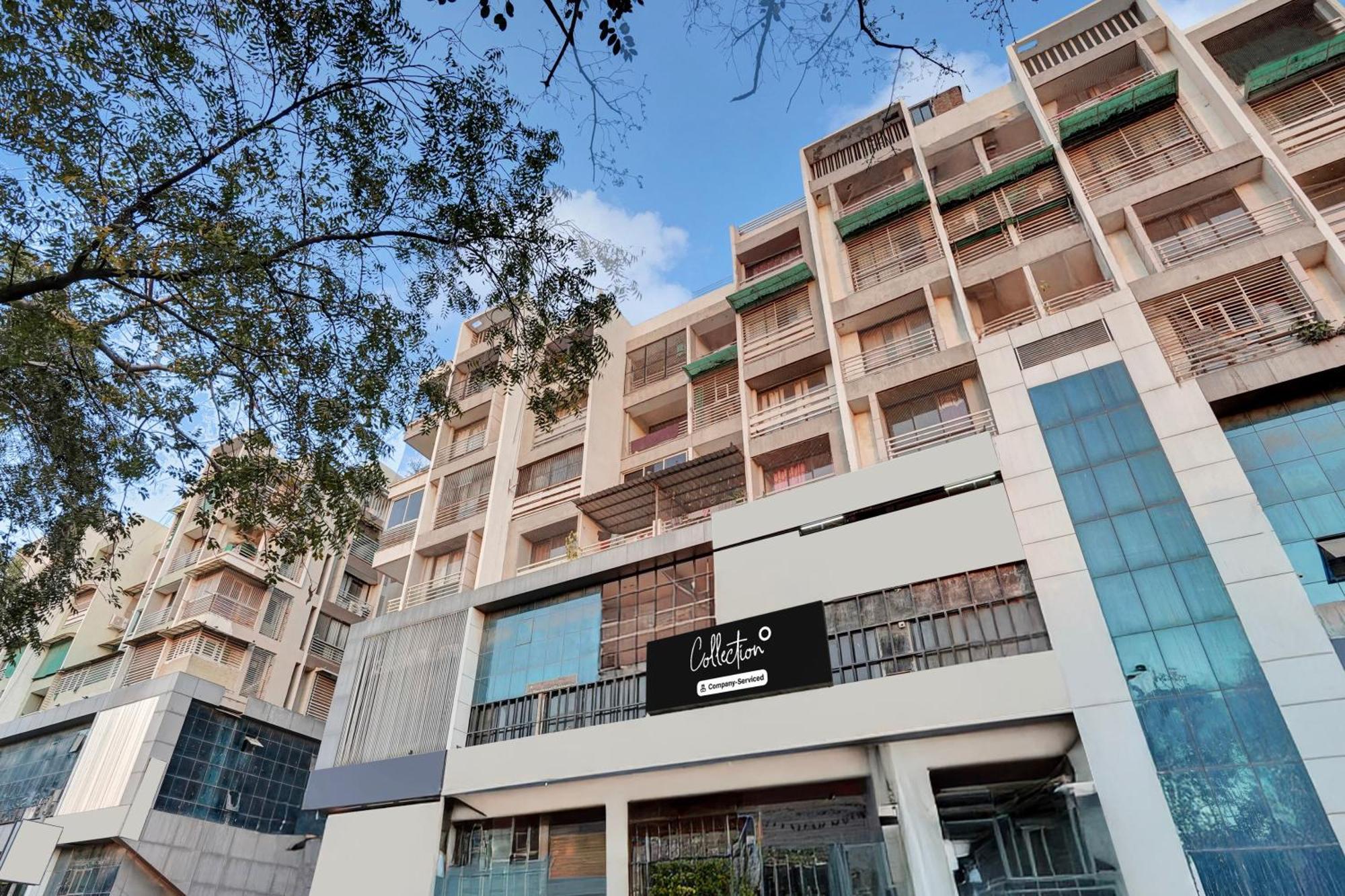 Super Collection O Kudasan Gandhinagar Formerly Hotel Royal Mansion Exterior photo
